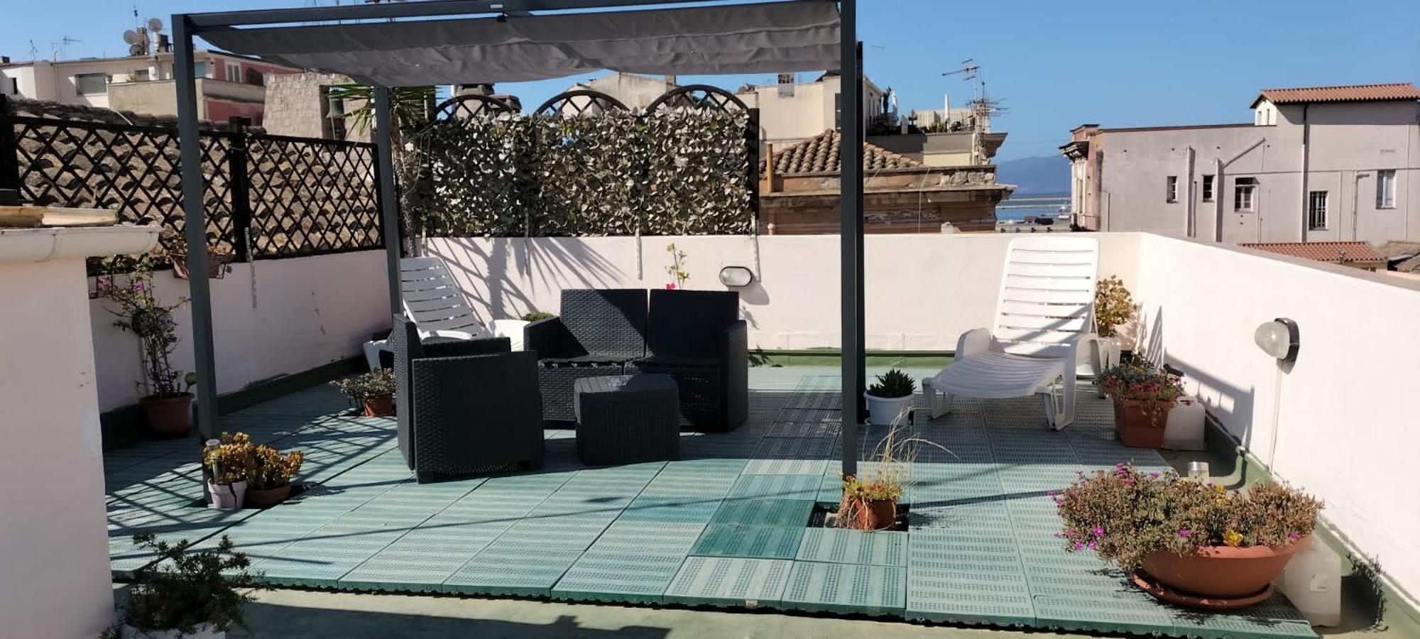 Rosa'S Apartment With Terrace Cagliari Exterior foto